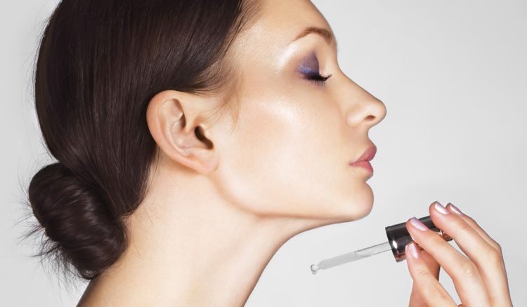 Sudah Rutin Pakai Krim Tapi Wajah Belum Kinclong Juga? Mungkin Kamu Lupa Memakai Serum
