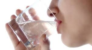 Biasakan minum air putih
