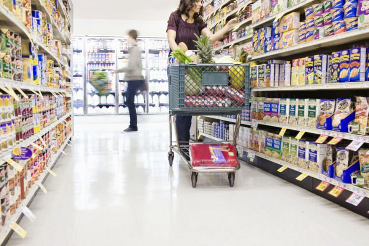 8 Trik Hemat Saat Belanja di Supermarket. Habisnya, di Sana Banyak Banget Godaan Sih!