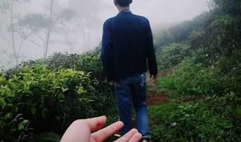 Maaf Jika Aku Terlalu Menggenggam Dengan Erat