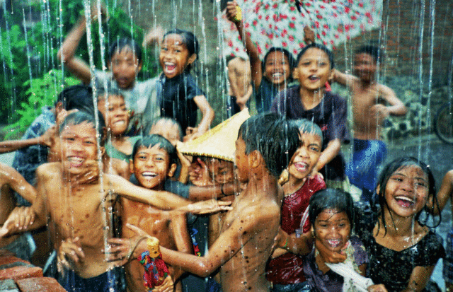 main hujan