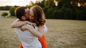 Ucapkan 5 Kalimat Melegakan ini, Saat Kamu Tak Bisa Beri Hadiah Ulang Tahun ke Pasangan