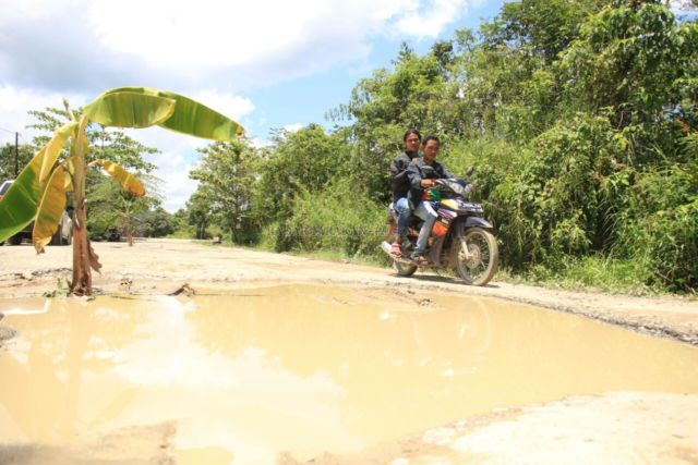 jalan berlubang