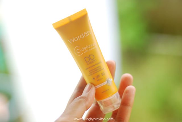 REVIEW: WARDAH C-DEFENSE DD CREAM, RINGAN DAN NYAMAN!