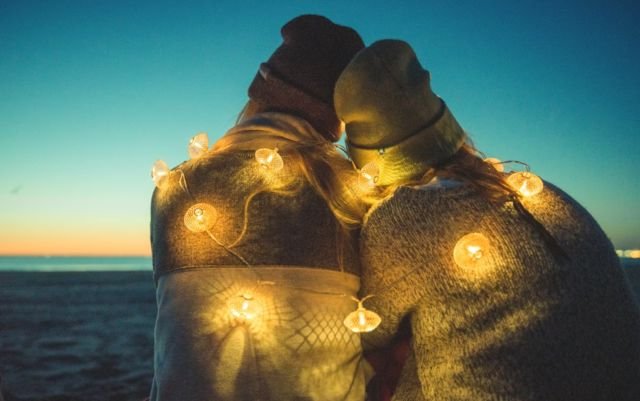 6 Perasaan Temanmu yang Sering Dimintai Saran Soal Hubungan, Padahal Belum Pernah Pacaran
