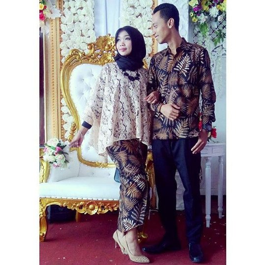 11 Inspirasi Model  Batik Sarimbit  untuk  Lamaran  Biar 