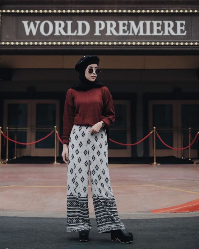 Cantik Berhijab dengan Celana Longgar Ala Aghnia Punjabi. Lebih Mudah Bergerak, Terasa Sejuk, Pun Nggak Risih Dilihat