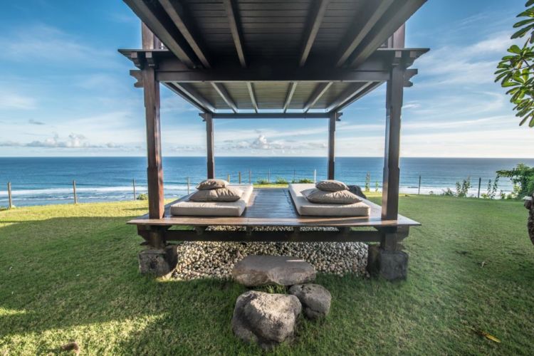8 Villa Romantis Tepi Laut di Bali yang Cocok Untuk Dinikmati Bersama Pasangan Halal!