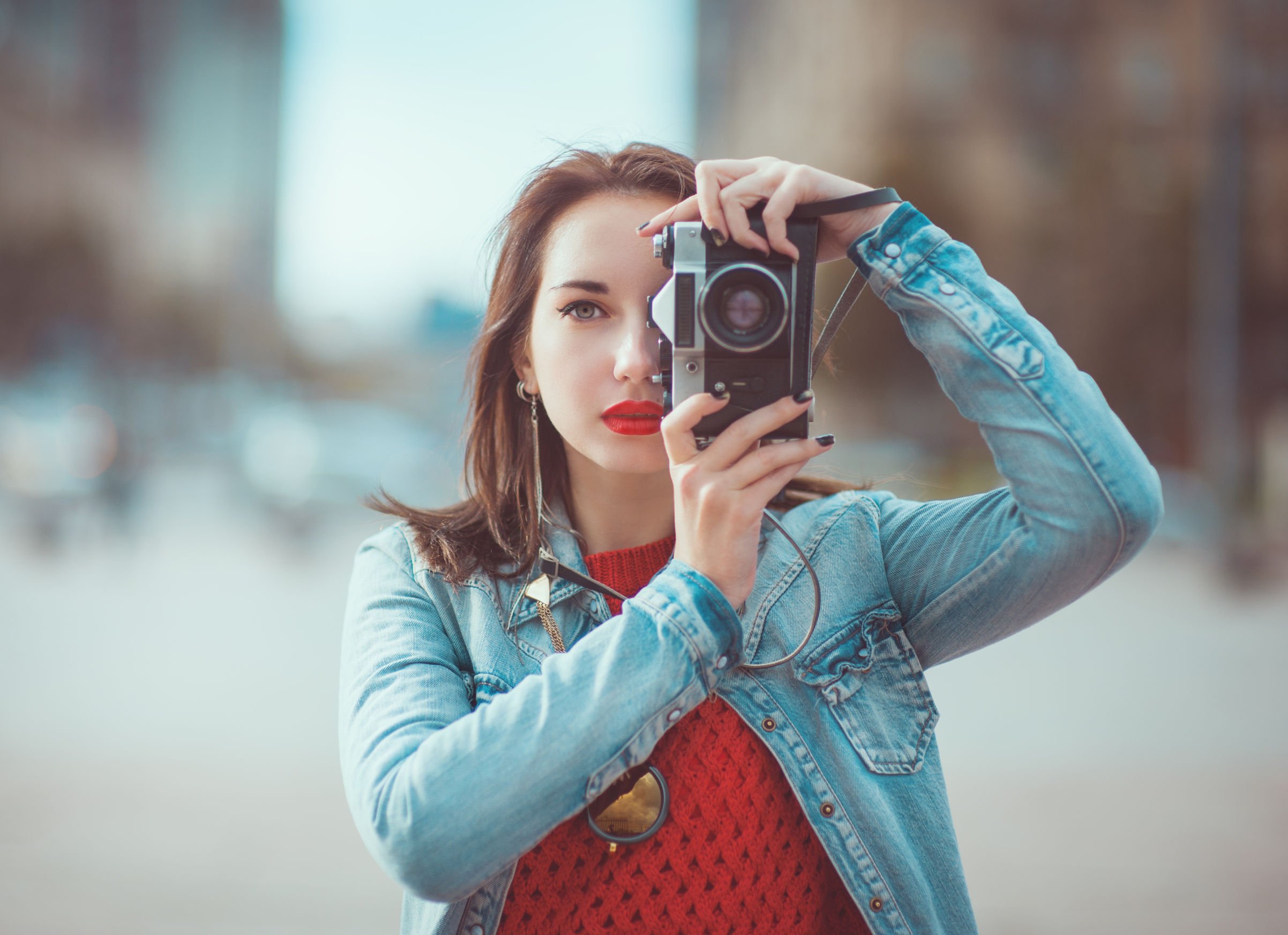 8 Benda yang Bisa kamu Jadikan Properti Fotomu, Biar Postingan di Instagram Kian Lucu