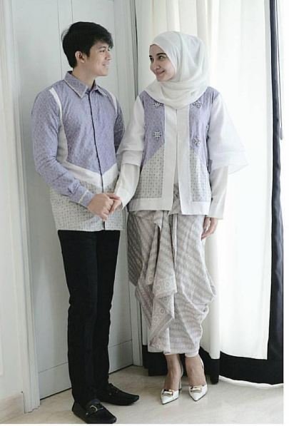 11 Inspirasi Model Batik Sarimbit untuk Lamaran Biar 