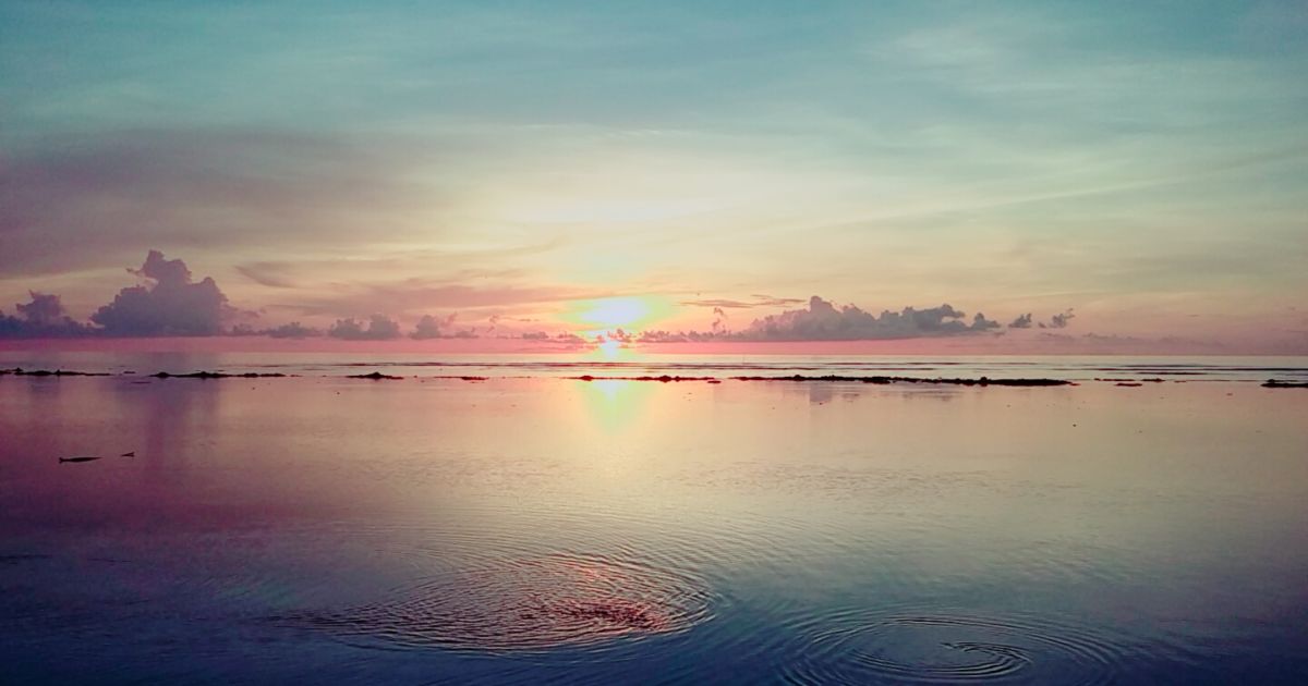 Laut dan Segala Isinya Juga Jiwa Hatiku yang Tersobek Di Sana Laut dan Segala Isinya Juga Jiwa Hatiku yang Tersobek Di Sana