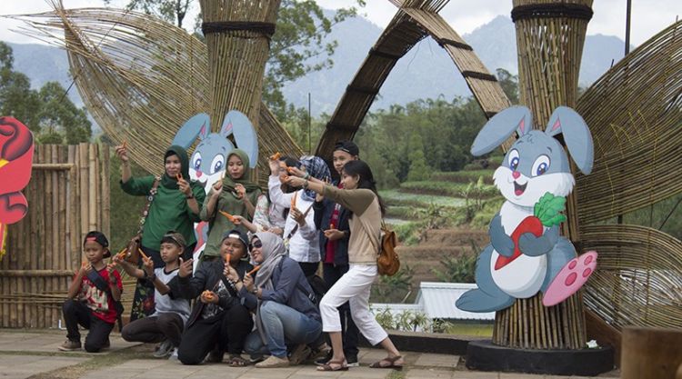 Taman Kelinci Malang, Destinasi Kekinian yang Hits Bagaikan Negeri Dongeng!