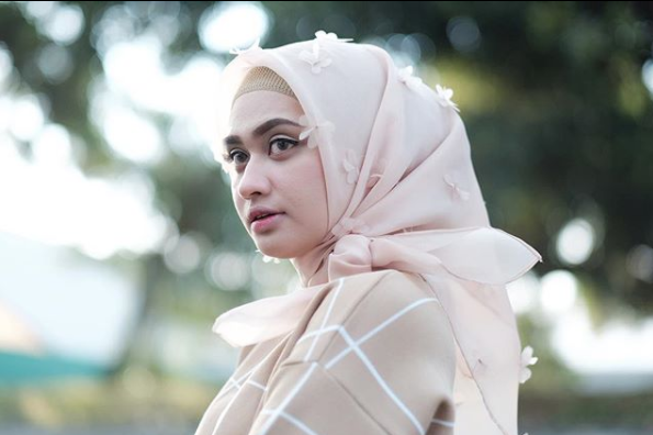 Agar Nyaman dan Maksimal Menutup Aurat, Begini Cara Memilih Busana Muslim yang Tepat!