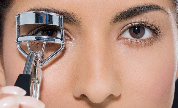 Tutorial Pasang Bulu Mata Palsu dari MUA. Ada Rahasianya~