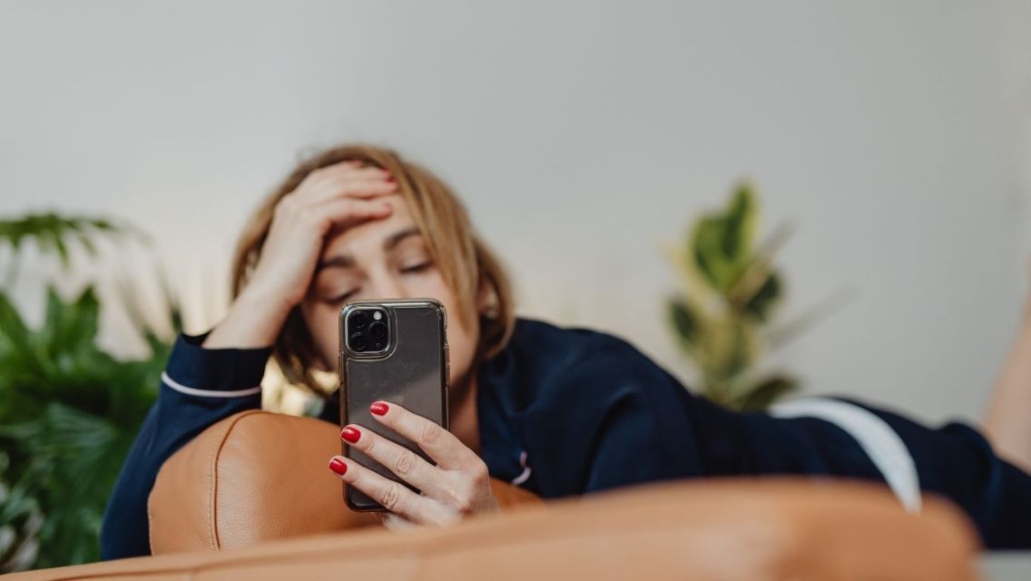 7 Alasan Bangun Tidur Jangan Langsung Buka HP Dulu, Tapi Lakukan Ini! 10