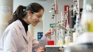 Mereka yang Bekerja di Laboratorium Tak Selalu Cupu, 7 Alasan ini yang Perlu Kamu Tahu