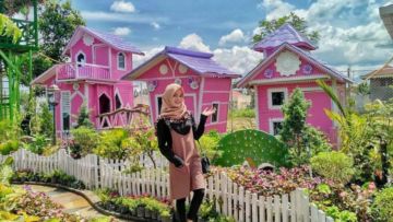 Green House Lezatta, Destinasi Kekinian dan Warna-warni yang Bikin Enggan Pulang!