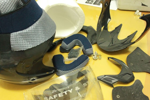 Menjaga Kebersihan Helm