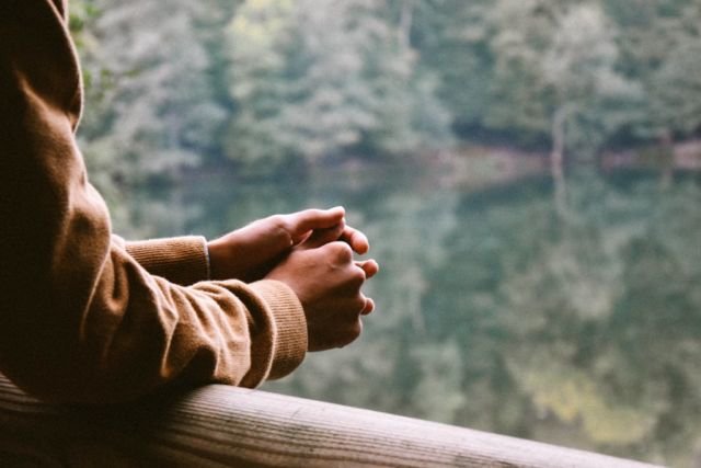 Meski Sering Kamu Marahi, Diam-diam Ada Doa yang Cowokmu Panjatkan Untukmu
