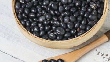 Kreatif! Mahasiswa Gizi UMS Mencoba Membuat Kue dengan Menambahkan Tempe Kedelai Hitam Rasa Keju