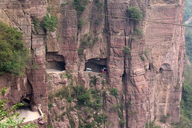 12 Trek Transportasi Paling Berbahaya di Dunia. Ngeri Banget Sih Ini!