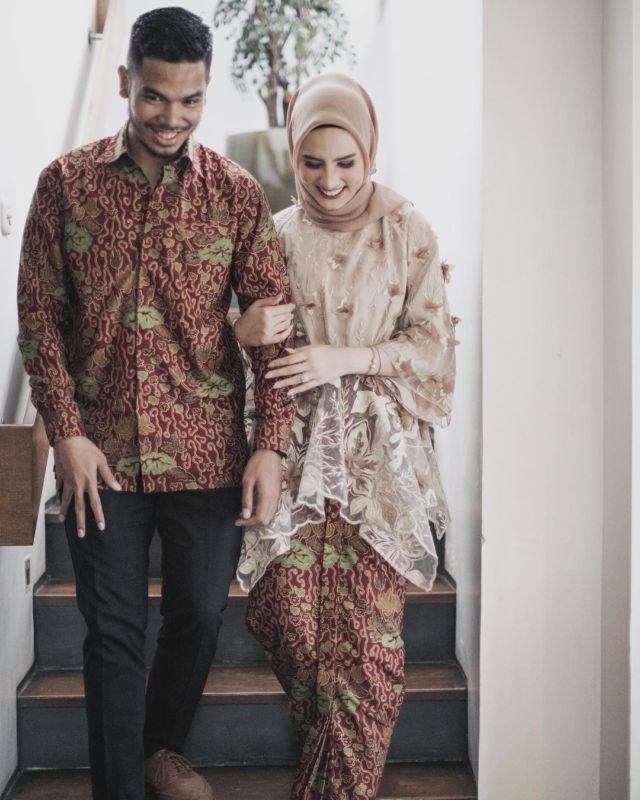 12+ Ragam Kebaya dan Rok Batik ala Dwi Handa, Klop Buatmu yang Kurang Berisi Badannya