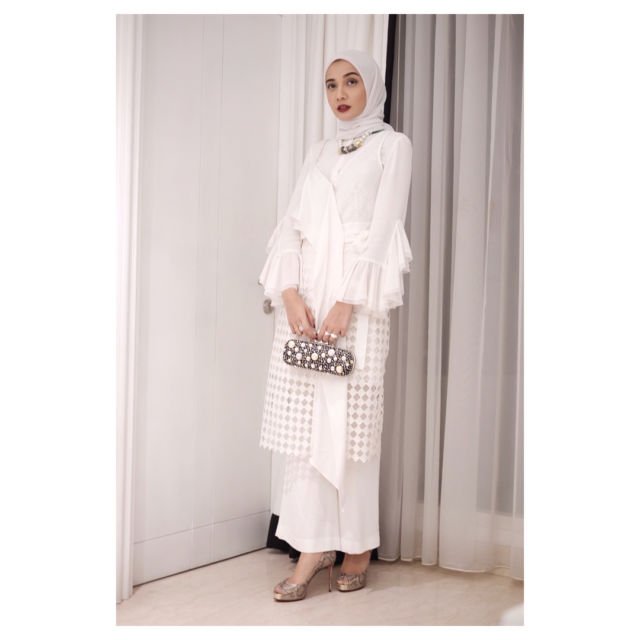 9 Padu Padan Hijab dengan Bold Make-up. Cocok Buat Kamu yang Ingin Tampil Berani