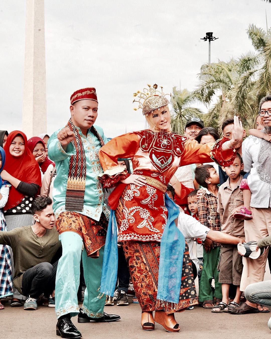 Dari Nasionalis Hingga Beauty and the Beast, Sesi Prewed Vicky-Lelga Jadi Bahan Candaan Warganet