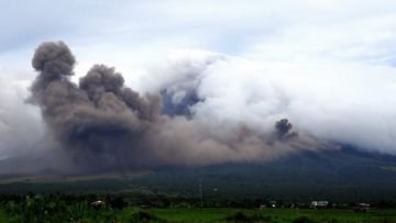 Abu Vulkanik Mirip Orang Pelukan Hebohkan Dunia. Selain Legenda, Mungkin Ini Penjelasan Logisnya