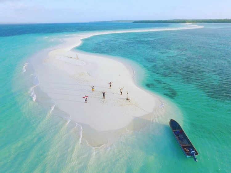 7 Destinasi Wisata Pantai di Indonesia yang Cocok Untuk Syuting Film Aquaman. Pesonanya Nggak Kalah!