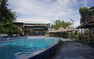 Menikmati Akhir Pekan di Pondok Daun Kalasey.