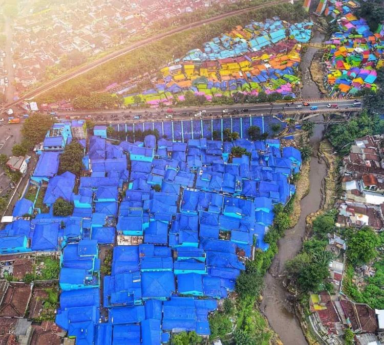 Kampung Biru, Destinasi Kekinian Baru yang Bisa Kamu Kunjungi di Malang! Kapan Kamu ke Sana?