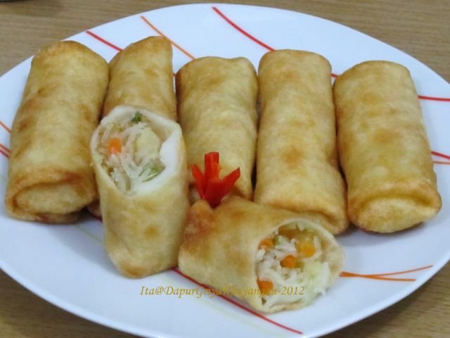 lumpia isi nasi sisa