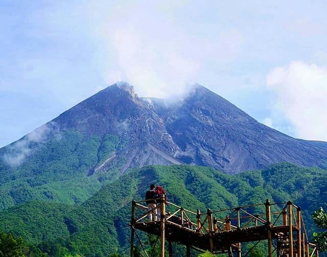Bukit Klangon Merapi, Spot Foto Hits dengan Latar Belakang Keindahan Gunung Merapi!