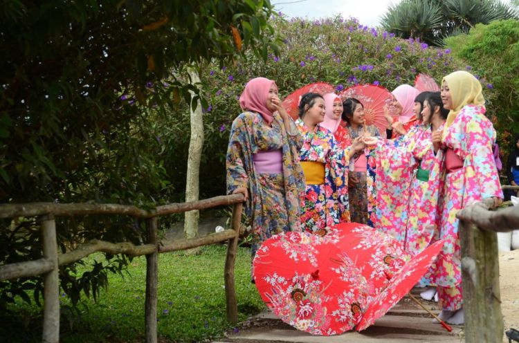 Kyotoku Floating Market, Destinasi Kekinian ala Jepang yang Bisa Kamu Nikmati di Lembang!