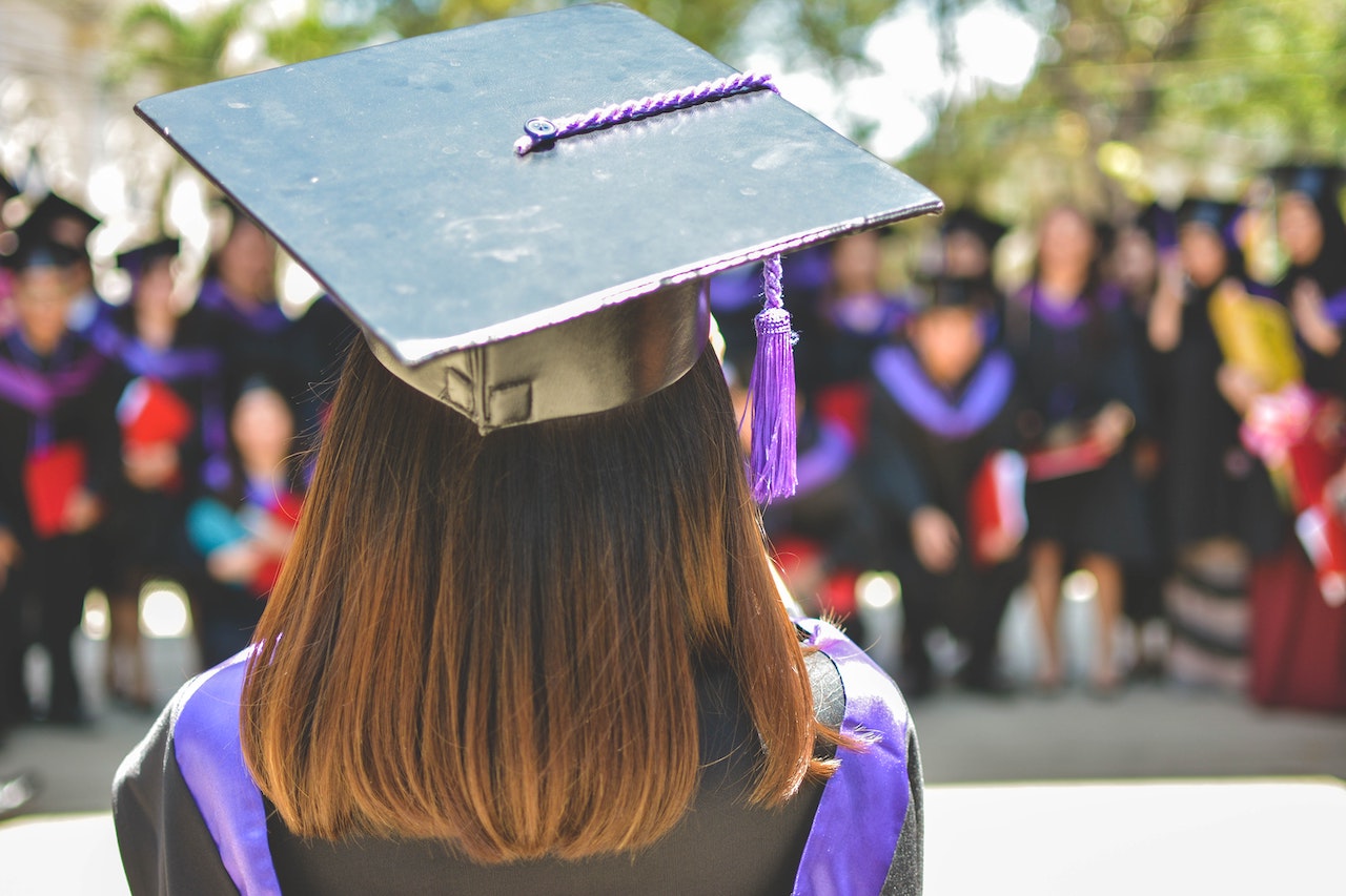 10+ Alasan Kita Harus Pakai Toga Saat Wisuda. Filosofinya Keren, yang Udah Lulus Mestinya Tahu