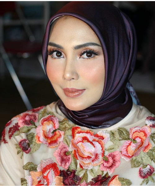 Fenita Arie Kini Mantap Berhijrah dan Berbusana Tertutup. Intip Inspirasi Gaya Hijab Cantik Nan Elegannya Yuk!