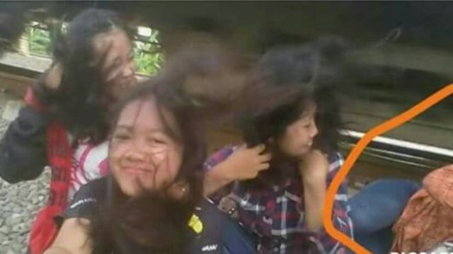Cobalah untuk Hindari 8 Momen Ini Kalau Mau Selfie Bareng. Semua Itu Ada Aturan Mainnya, Guys!