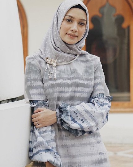 10 Inspirasi Hijab Elegan yang Diprediksi Bakal Hits Tahun 2018. Wajib Dilirik dan Super Ciamik!