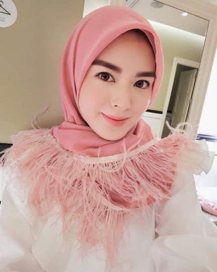 10 Inspirasi Hijab Elegan yang Diprediksi Bakal Hits Tahun 2018. Wajib Dilirik dan Super Ciamik!
