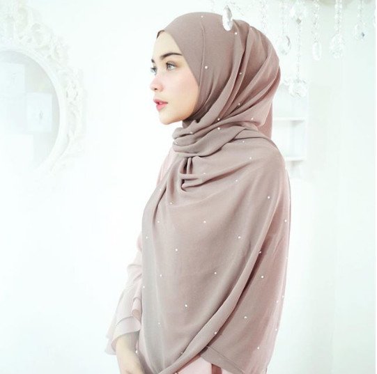 10 Inspirasi Hijab Elegan yang Diprediksi Bakal Hits Tahun 2018. Wajib Dilirik dan Super Ciamik!