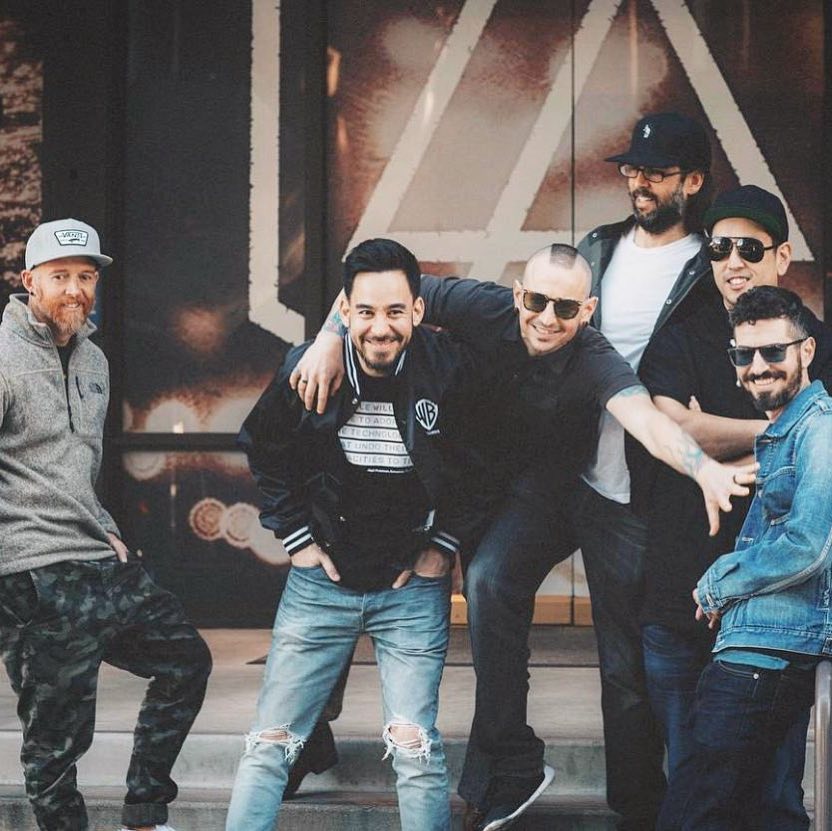Mike Shinoda Mencurahkan Isi Hati Pasca Meninggalnya Chester Bennington Lewat Mini Album