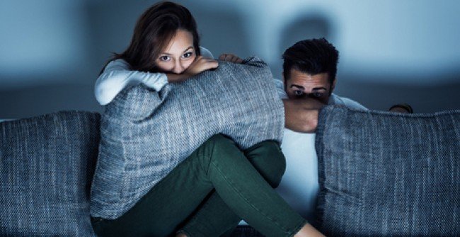 5 Tips Agar Tidak Takut dan Ciut Nyali untuk Nonton Film Horror