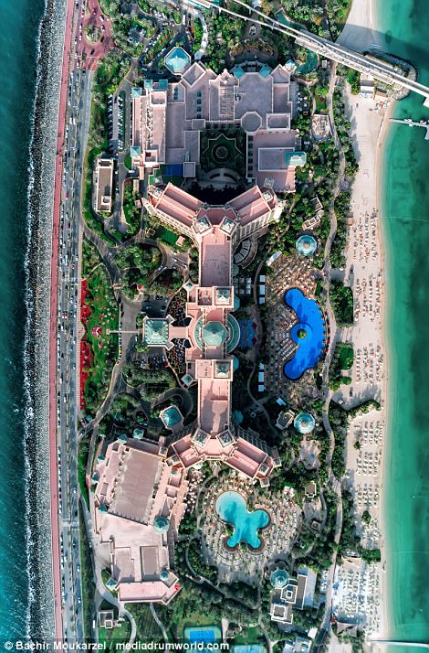 12 Foto Drone di Dubai yang Begitu Memesona. Begini Tampilan Kota Mewah Ini dari Udara!