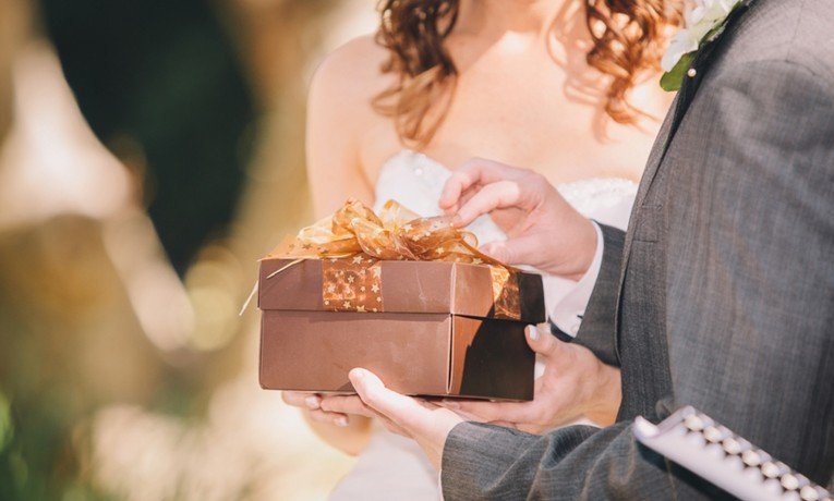 Curahan Hati Pengantin Baru, Dikadoin 8 Barang Kurang Berfaedah Ini Tapi Suka Nggak Enak Bilangnya