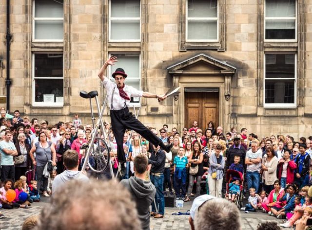 Festival Seni Terbesar di Dunia dan 7 Destinasi di Britania Raya, Wajib Masuk Bucketlist Liburanmu 3 Edinburgh