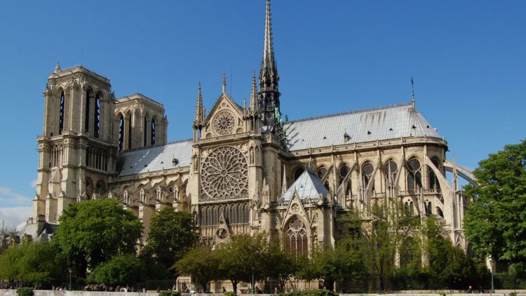Liburan Pertama ke Paris Bersama Cerita Indah