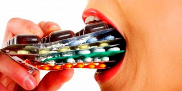 Viral Isu Larangan Albothyl Buat Sariawan. Ini 5+ Alasan Kenapa Kita Harus 'Melek' Soal Obat-obatan
