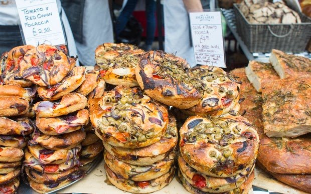 Festival Seni Terbesar di Dunia dan 7 Destinasi di Britania Raya, Wajib Masuk Bucketlist Liburanmu 6 Tomato and Red onion Foccacia