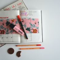 4+ Sisi Mengasyikkan Mencatat di Buku Agenda yang Tidak Bisa Kamu Dapatkan dari Media Digital
